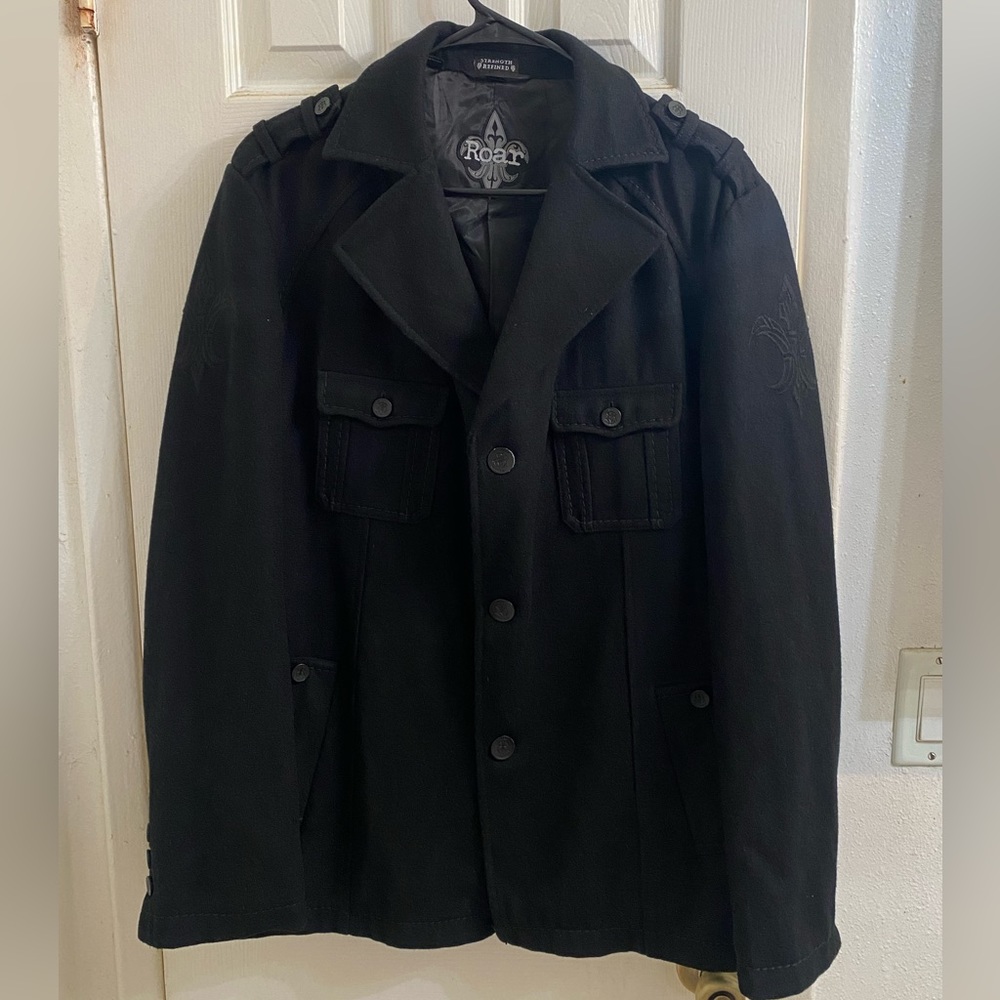 Roar Black Jacket Size Large